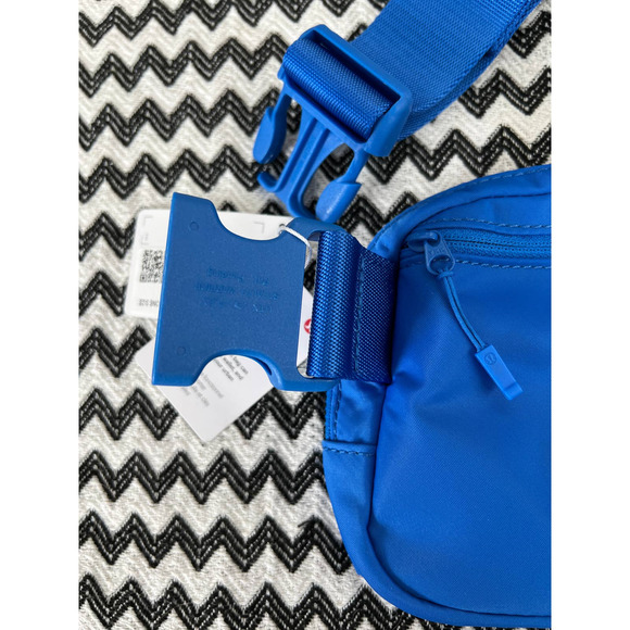 NWT Wild Bluebell lululemon Everywhere Belt Bag EBB (1L) - Picture 9 of 16